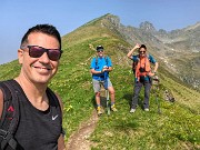 Laghi di Ponteranica dai Piani dell’Avaro con splendide fioriture – 9 giugno 25 - FOTOGALLERY